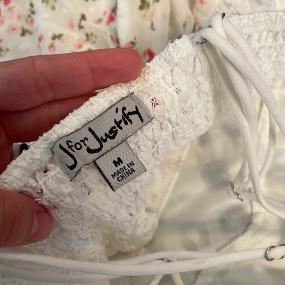 Short, Floral Dress Size Medium - Picture 5 of 5